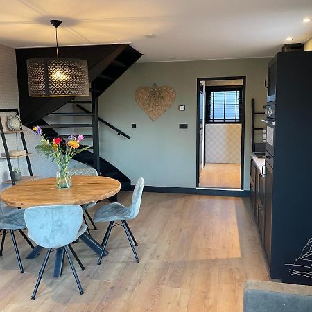 De Heerlykheid Wemeldinge, Vlak Bij Strand En Bos, Ruime Vakantiewoning Met Eigen Patio In De Karakteristieke Dorpsstraat Extérieur photo
