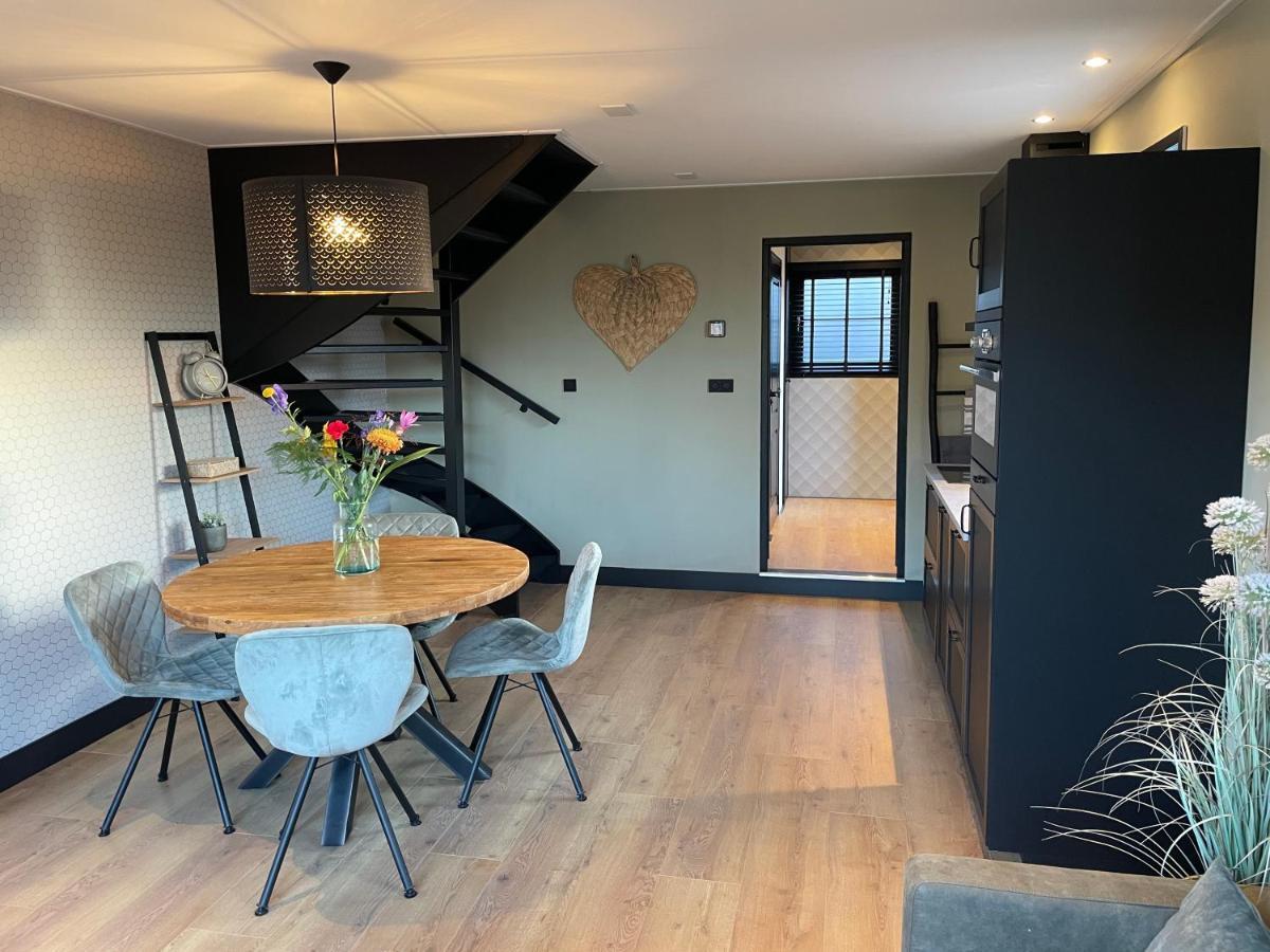 De Heerlykheid Wemeldinge, Vlak Bij Strand En Bos, Ruime Vakantiewoning Met Eigen Patio In De Karakteristieke Dorpsstraat Extérieur photo